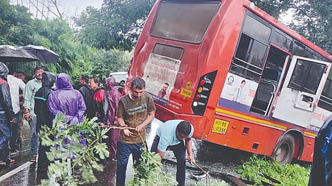 Sangli Accident: भाटशिरगावजवळ बसची टँकरला धडक