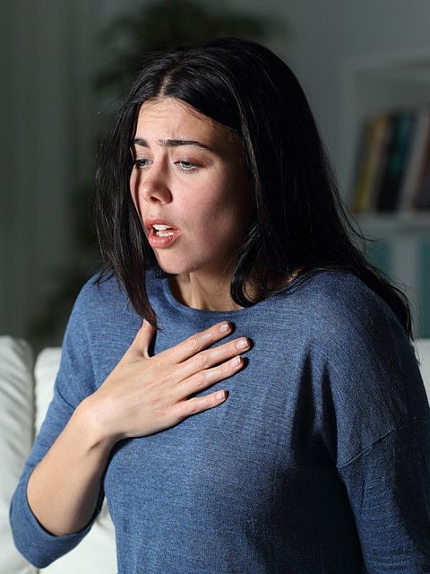 Vitamin B12 Deficiency : हाता-पायांना वारंवार मुंग्या येतात? 'Vitamin B12'च्या कमतरतेची लक्षणे वेळीच ओळखा