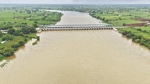 Solapur Rain : उजनी, वीरमधून पाण्याचा विसर्ग कमी