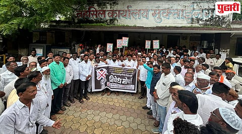 Jalgaon News : महिलांविरोधात अश्लील वक्तव्य करणाऱ्या विजय चौधरीच्या अटकेसाठी मुक्ताईनगरमध्ये सर्वपक्षीय 'जनआक्रोश'