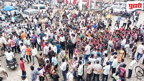 महिला आणि विद्यार्थिनींनी स्वयंस्फूर्तीने रस्त्यावर उतरत महामोर्चा काढत आरोपीला कठोर शिक्षा देण्याची जोरदार मागणी केली. 