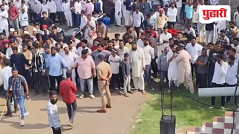 WhatsApp status controversy Dhule: वादग्रस्त व्हाट्सअप स्टेटस ठेवल्यावरून दोंडाईच्या मध्ये दोन गटात दगडफेक, 3 पोलीस जखमी, जमावाविरूद्ध गुन्हा दाखल
