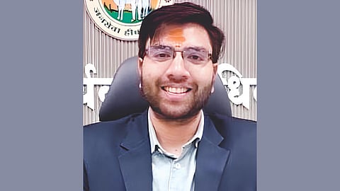 Solapur Education News: प्रत्‍येक तालुक्‍यात दोन मॉडर्न, तीन आदर्श शाळा होणार