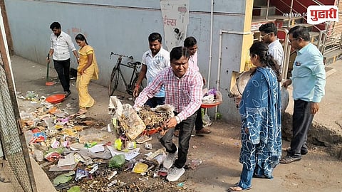 Manwat Municipal Council Chief Officer Sweeps Streets
