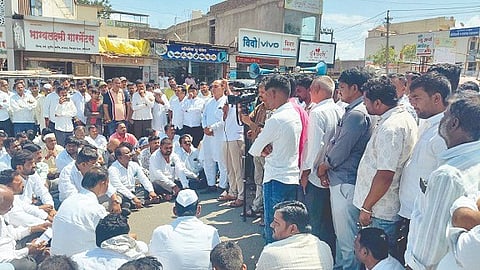 Dr. Rupanwar Death Case: डॉ. रुपनवर यांच्या मृत्यूच्या निषेधार्थ नातेपुतेत रास्ता रोको