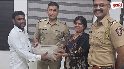Auto Driver Returns Bag