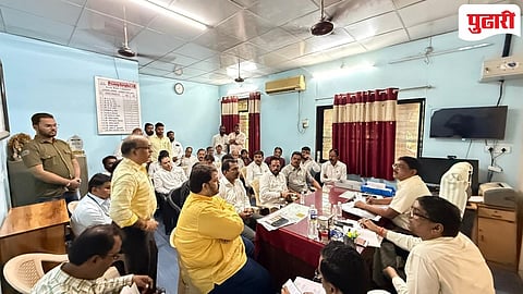 Ulahasnagar News |वारंवार वीजपुरवठा खंडीत तसेच वाढीव बिलांबाबत शिवसेनेने महावितरण अधिकाऱ्यांना घेेरले!