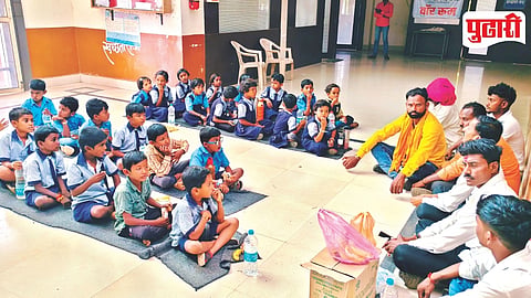 Ruparnwadi ZP School Teacher Protest