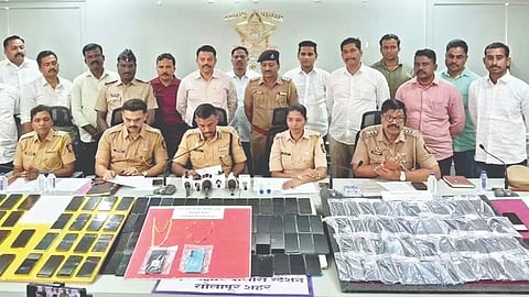 Solapur Crime: घरफोडी, मोबाईल चोरीचे चार गुन्हे उघड; ५.२६ लाखांचा मुद्देमाल हस्तगत
