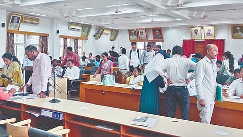Satara ZP: झेडपीत सुमारे २०० शिक्षकांच्या कागदपत्रांची तपासणी