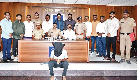 Solapur Crime : घरफोडीवेळी जागे झालेल्या वृद्धाचा खून