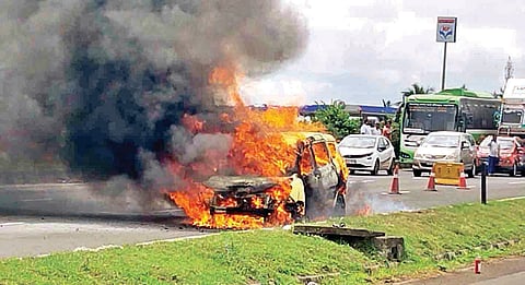 Satara Car Fire