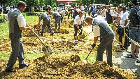 Hungary Grave-Digging Competition | 