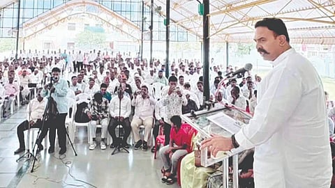 Ranjitsinh Naik Nimbalkar | प्रशासनाने नागरिकांच्या समस्या सोडवण्यास प्राधान्य द्यावे : रणजितसिंह निंबाळकर
