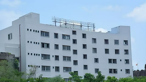 Nashik- मालेगावी १० खासगी रुग्णालयांना मनपाच्या नोटिसा; रुग्ण हक्क सनद, उपचारांचे दरपत्रक लावण्याचे निर्देश