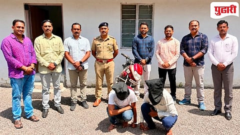 सोलापूर : घरफोडी प्रकरणातील संशयितांसह पोलिस कर्मचारी.