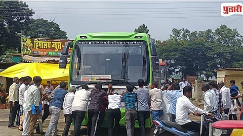 Chakur ST Bus Stuck Divider