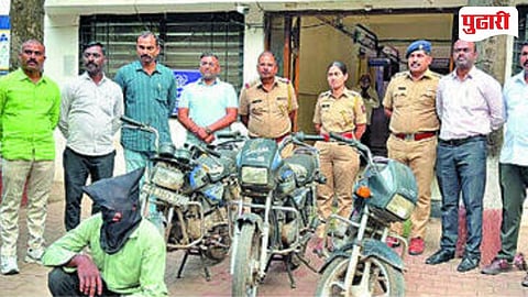 Nashik Traffic Police | नाशिकमध्ये थरार! वाहतूक पोलिसालाच कारच्या बोनेटवरून नेले फरफटत 
