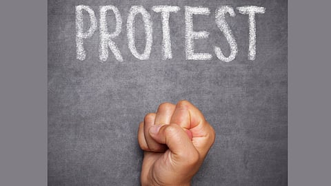 Dozens of protests in a day|दिवसांत डझनभर मोर्चे-आंदोलने