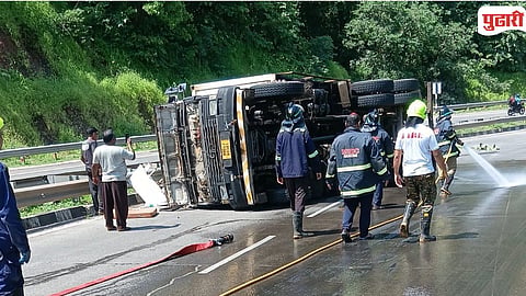 Poladpur Fish Container Overturns