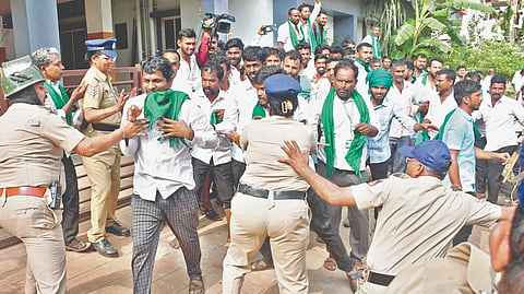 Hubballi Farmer Protest : हुबळीत आंदोलन, दिल्लीला पाचारण