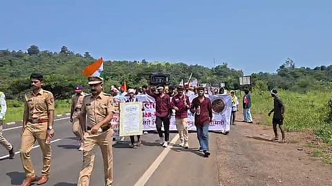 Student Protest : विद्यार्थ्यांचा उलगुलान मोर्चा शहापुर मुक्कामी शेकडो झेन जी च्या मदतीला धावले आदिवासी बांधव!