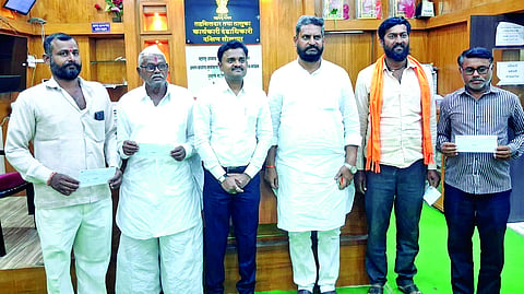 Solapur News : निसर्ग अवकृपेच्या नुकसानीवर प्रशासकीय फुंकर; २ लाख २० हजाराची मदत 