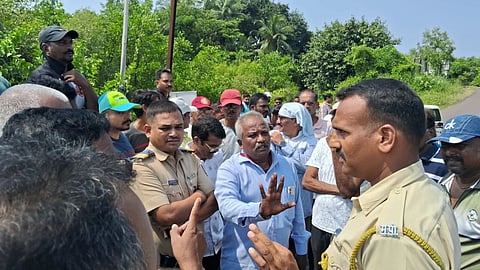 Sindhudurg News : मिठमुंबरीत कायाकिंग प्रकल्पावरून वाद; मच्छिमारांचा प्रकल्पाला विरोध  