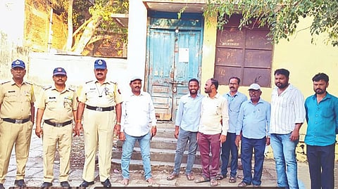 Solapur News : साखरपेठेत मावा तयार करण्याच्या साहित्यावर कारवाई