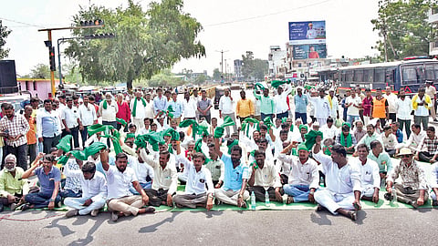 Karnataka Sugarcane Farmers Protest : तेरा जिल्ह्यांत आंदोलन, रहदारीची वणवण!