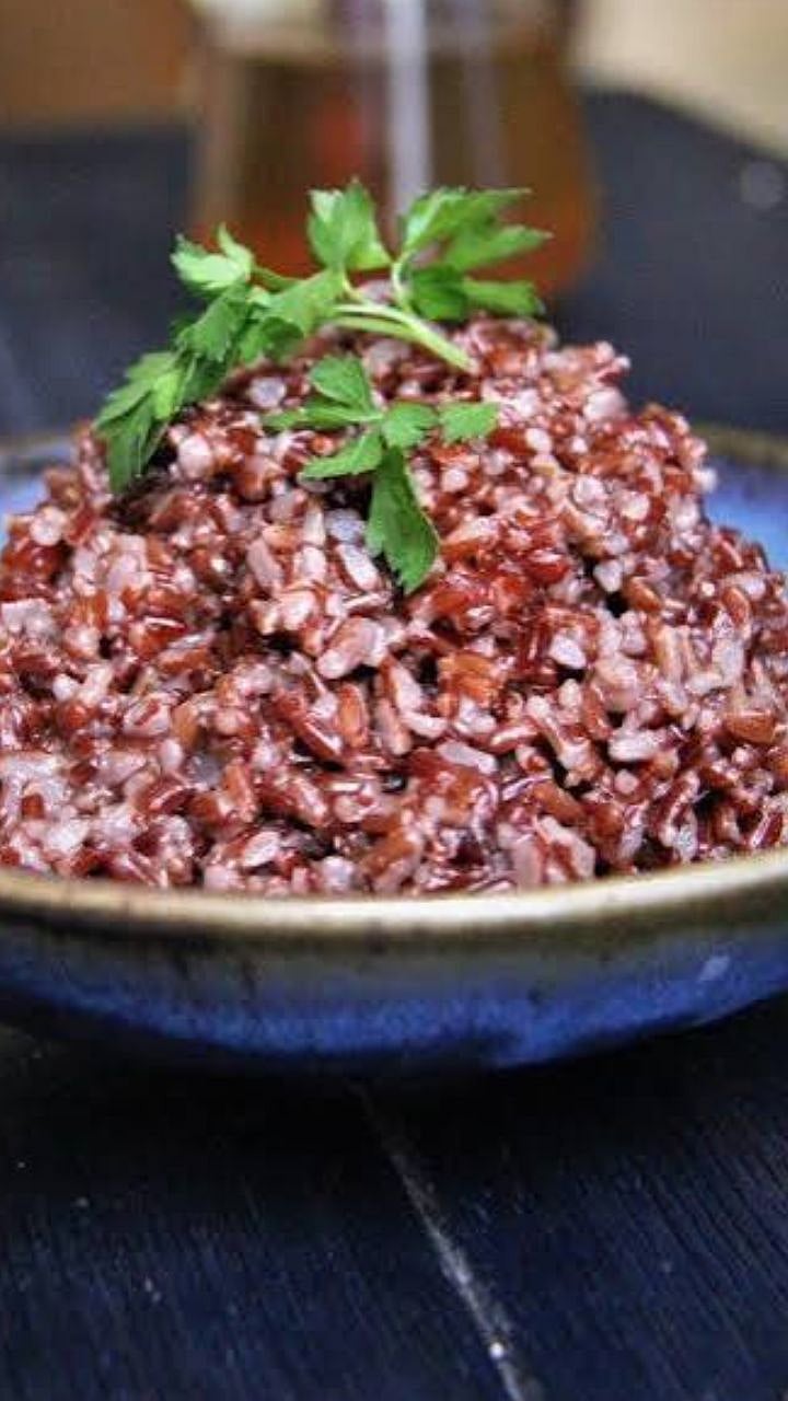 Red Rice Benefits: आरोग्यासाठी अत्यंत गुणकारी असलेला लाल तांदूळ का खावा?
