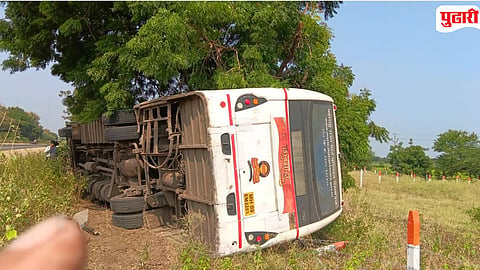 Parbhani Selu Road St Bus Overturn