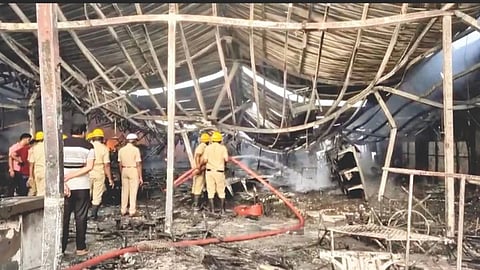 Karnataka Fire Incident : अथणीत मॉलला भीषण आग