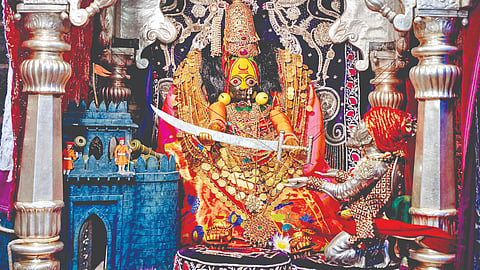 Tuljabhavani Navratri Festival : श्री तुळजाभवानी मातेची ‘भवानी तलवार’ अलंकार महापूजा