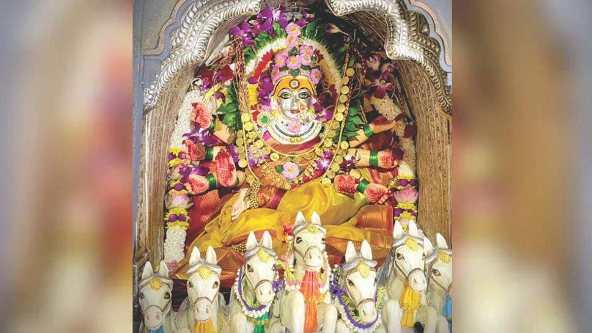 Navratri Festival : मांढरगडावर दर्शनासाठी भाविकांचा जनसागर