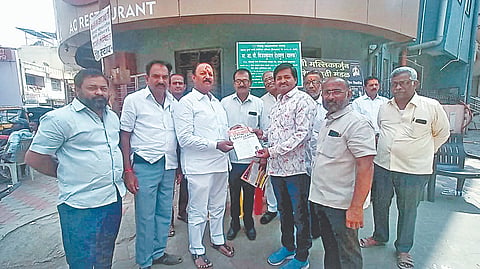 Maharashtra MLC Election : डॉ. स्मिता जाधव, कौस्तुभ गावडे यांच्या विजयासाठी आ. देशमुखांचा प्रचार दौरा