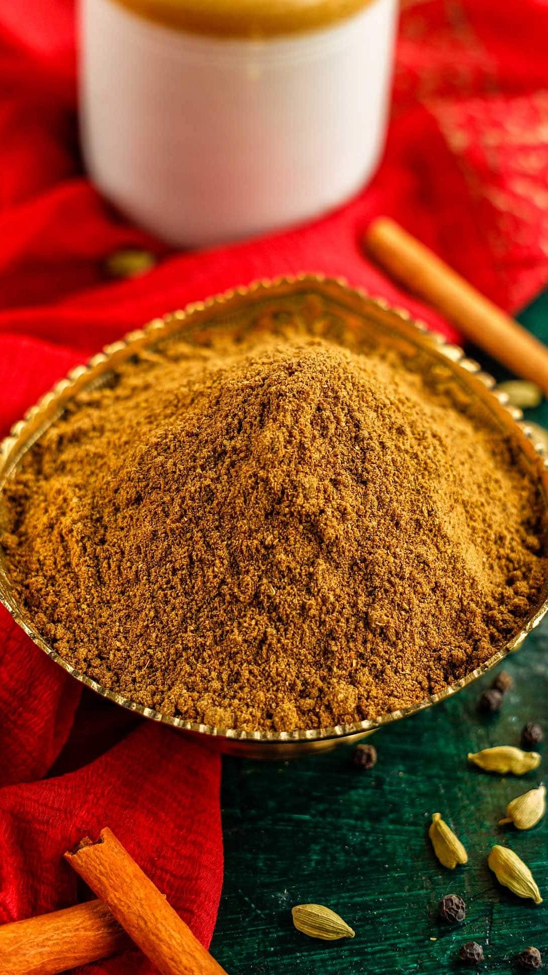 Hotel Style Garam Masala Recipe: घरच्या गरम मसाल्याला येईल हॉटेलसारखा सुगंध; फक्त वापरा ही खास पद्धत
