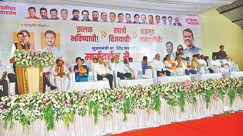 कोल्हापूर : पुणे विभाग शिक्षक मतदारसंघ निवडणुकीच्या पार्श्वभूमीवर कौस्तुभ गावडे यांच्या प्रचारार्थ कोल्हापुरात आयोजित महामेळाव्यात बोलताना मुख्यमंत्री देवेंद्र फडणवीस. समवेत मंत्री चंद्रकांत पाटील, मंत्री हसन मुश्रीफ, खा. धनंजय महाडिक, आ. डॉ. विनय कोरे, माजी आ. प्रकाश आवाडे, डॉ. स्मिता जाधव आदी.	