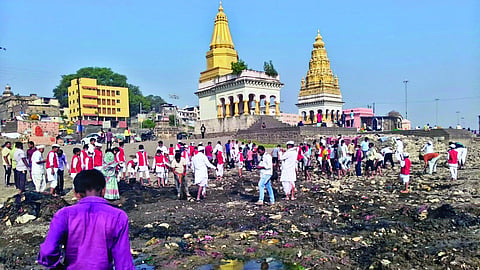 Solapur News : चंद्रभागा वाळवंटातून २३ टन कचरा संकलित