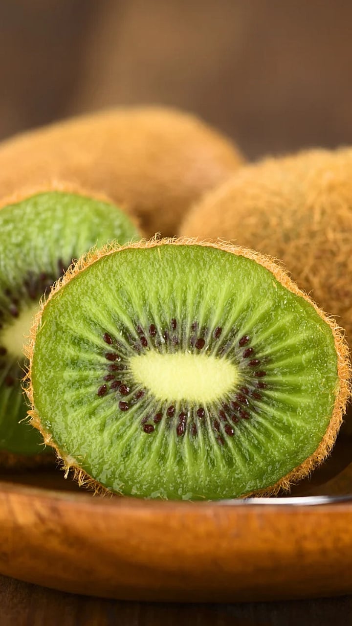 Green vs Golden Kiwi: हिरवे की गोल्डन... कोणतं किवी फळ जास्त फायदेशीर?