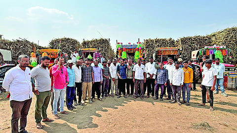 Sugarcane Farmers Protest : उसाला ४,५०० रुपये मिळेपर्यंत माघार नाही...