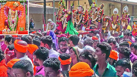 Nashik temple devotees
