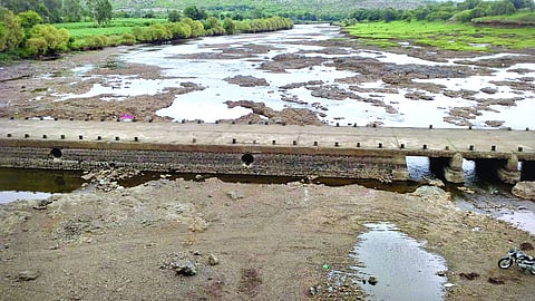 Satara Water Shortage : नदीपात्र कोरडे पडल्याने पाणीटंचाईचे सावट