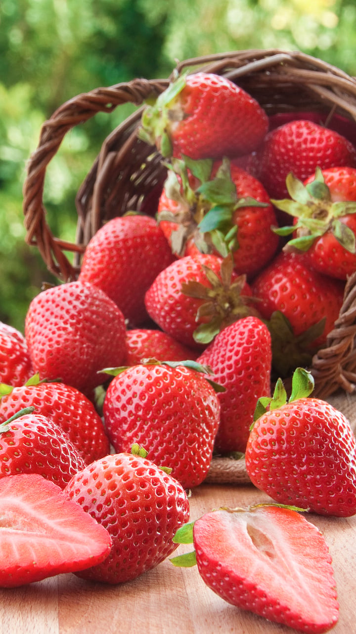 Benefits Of Strawberries: बद्धकोष्ठता अन् स्ट्रॉबेरी... कसा आहे परस्पर संबंध?