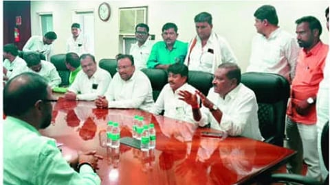 Beed Suresh Dhas initiative for sugarcane harvesters