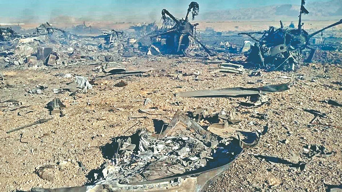US Aircraft Destroyed | दोन अमेरिकन विमानांसह हेलिकॉप्टर्सही केली नष्ट