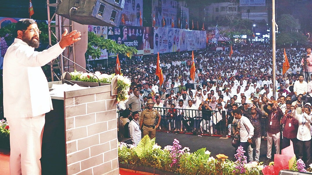 परभणी मेळाव्यावरून मनोज जरांगे यांचा संताप; उपमुख्यमंत्री शिंदेंच्या कार्यक्रमाला मुंबईतच प्रत्युत्तर देण्याचा इशारा