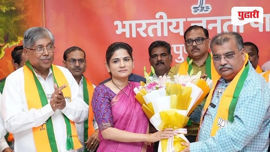 Dr. Smita Jadhav Gets Support from Padvidhar Mitra for Election