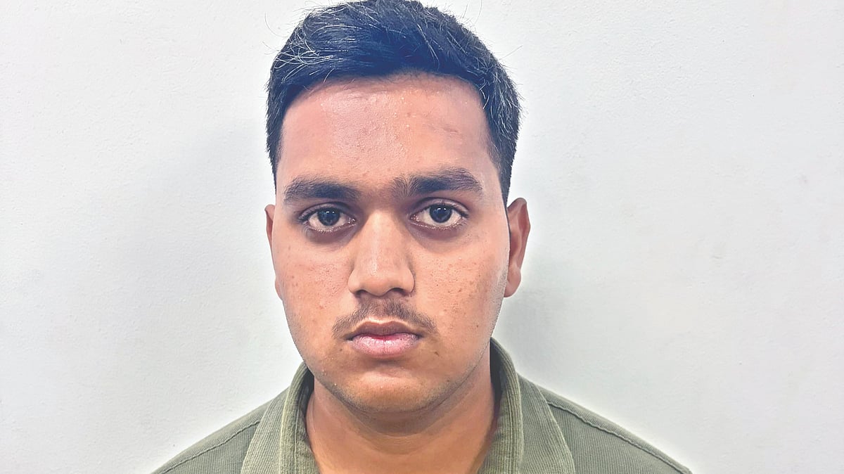 Delivery Boy Theft | डिलिव्हरी बॉयनेच चोरले गोडावूनमधील चार लॅपटॉप