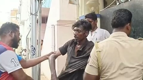 கத்தியால் குத்திய இளைஞர்